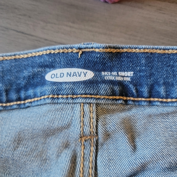 Old Navy hire-rise distressed shorts size 16 - Picture 6 of 6